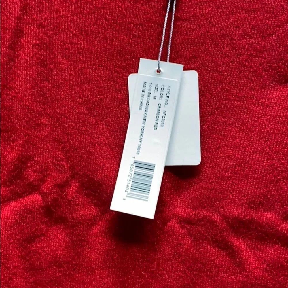 InCashmere Sweater - Picture 4 of 4